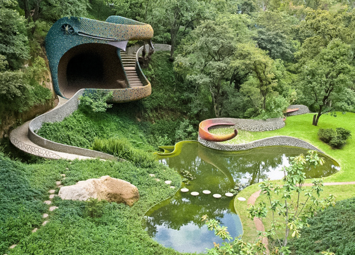 El Nido de Quetzalcóatl by Javier Senosiain, part of In Praise of Caves, Noguchi Museum (photo © Javier Senosiain/Arquitectura Orgánica, courtesy The Noguchi Museum, New York)