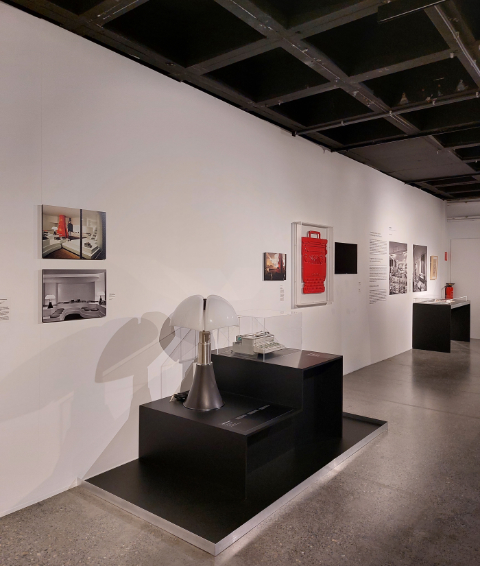 Photos and objects from and of Gae Aulenti's 1967 design for the Olivetti store in Paris, as seen at On Display. Designing the shop experience, Design Museum Brussels