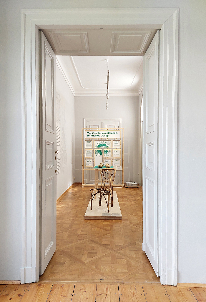 The studio d-o-t-s manifesto and Full Grown by The Edwardes Chair, essentially a tree grown as a chair, as seen at Plant Fever. Towards a Phyto-centred design, Schloss Pillnitz Dresden