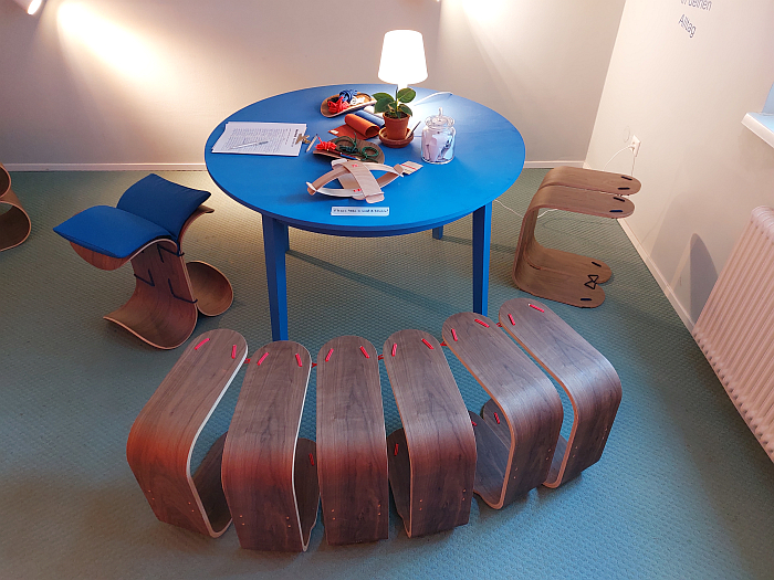 The MOWO - Move with Wood Einser (l), VIVI Bench (m) and VIVI stool (r), as seen at Vienna Design Week 2023