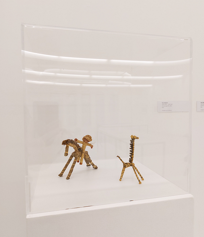 A 1924 giraffe and a horse/rider by Else Mögelin, as seen at Else Mögelin. Ich wollte, gegen alle Hindernisse, weben, Brandenburgisches Landesmuseum für moderne Kunst, Dieselkraftwerk, Cottbus