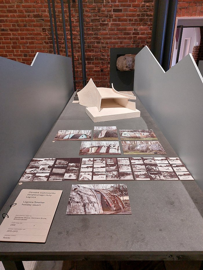 Images of the Legnica smelter holiday village, Rokitki, and a model of a proposed yacht club complex by Witold Lipiński, as seen at Shape of Dreams. The Architecture of Witold Lipiński, Muzeum Architektury, Wrocław