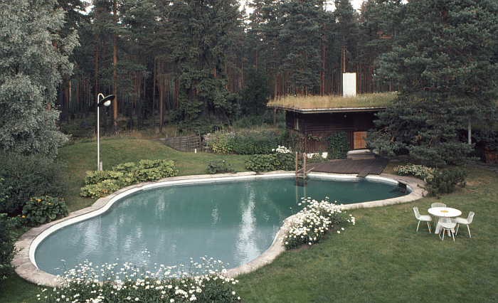 Skate that punk!!! The pool at Villa Mairea in Noormarkku by Alvar Aalto (photo Photo Martti Kapanen © Alvar Aalto Foundation, courtesy Aalto2)