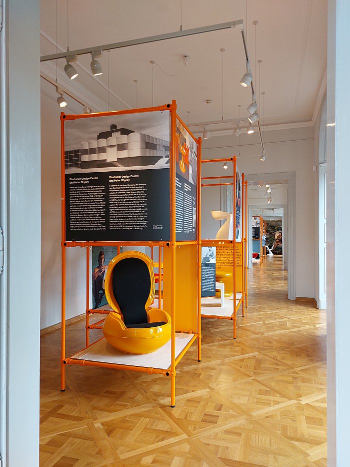 Garten Ei by Peter Ghyczy, as seen at PURe Visions. Plastic Furniture Between East and West, Kunstgewerbemuseum Dresden 