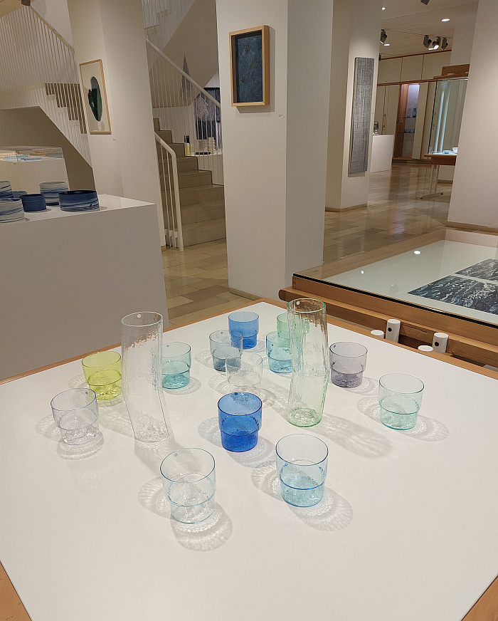 Pool series beakers and carafes by Cornelius Réer, as seen at Wellen Wogen Wirbel. Water as a source of inspiration, Galerie Handwerk, Munich