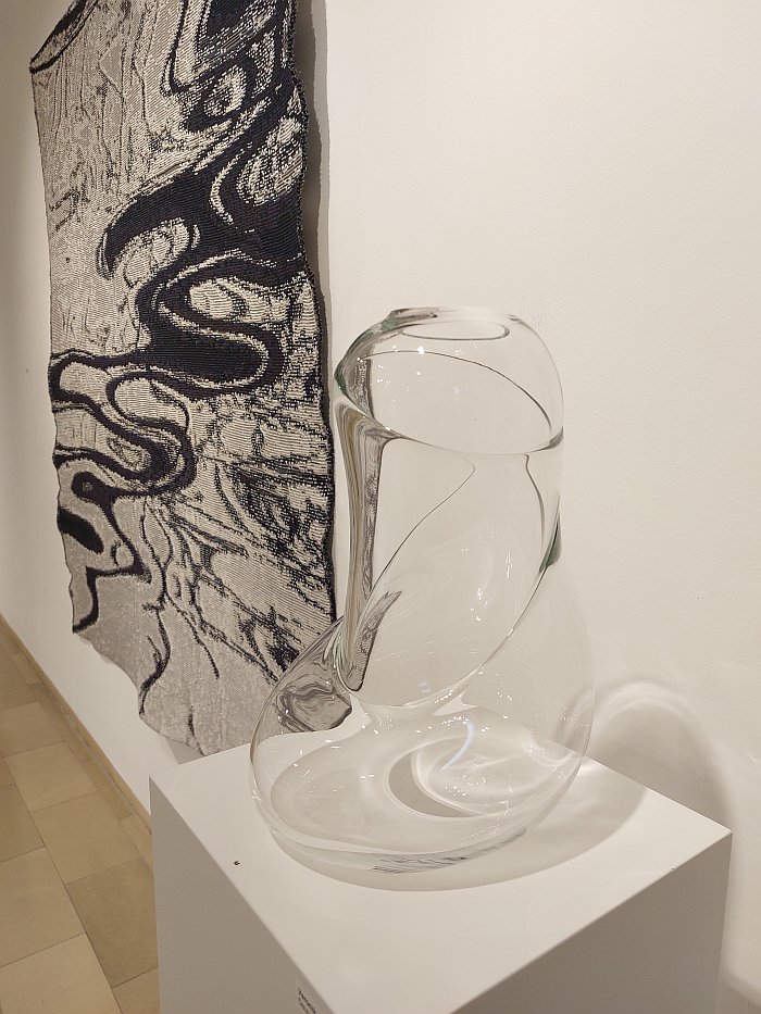 A Intingo vase by Veronika Beckh, as seen at Wellen Wogen Wirbel. Water as a source of inspiration, Galerie Handwerk, Munich