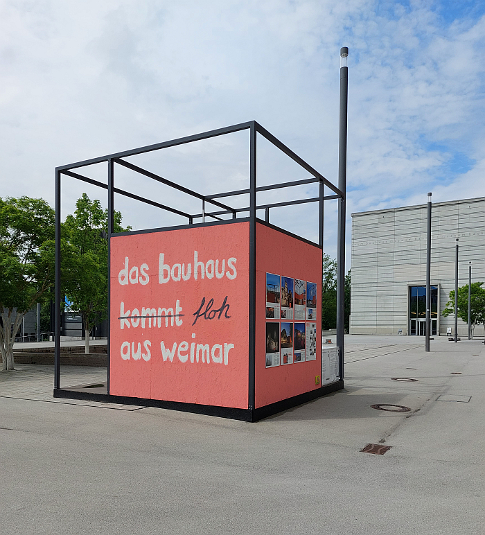 das bauhaus <s>kommt</s> floh aus weimar... Bauhaus <s>comes from</s> fled from Weimar... true, but is only part of the story. As seen in front of the Bauhaus Museum Weimar in context of Bauhaus and National Socialism, Klassik Stiftung Weimar