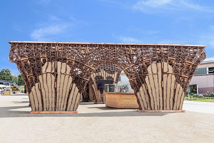 The ReGrow Willow project by Karlsruhe Institute of Technology’s Professorship for Digital Design & Fabrication, part of Digitales nachhaltiges Bauen, Architekturschaufenster Karlsruhe (photo courtesy Architekturschaufenster Karlsruhe)