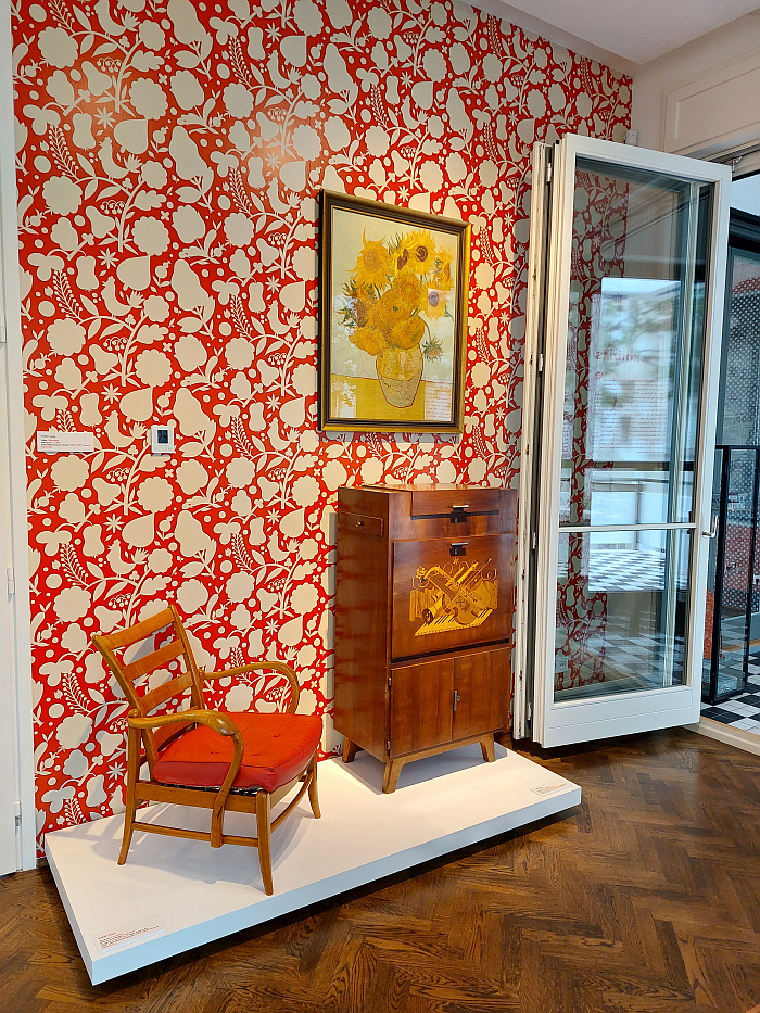 An mid-1930s armchair by Kaesz Gyula and radiogram by Kaesz featuring inlay by Lukáts Kató, as seen in Kaesz Homes 1925-1960. The homes of designer couple Kaesz Gyula and Lukáts Kató, Walter Rózsi Villa, Budapest