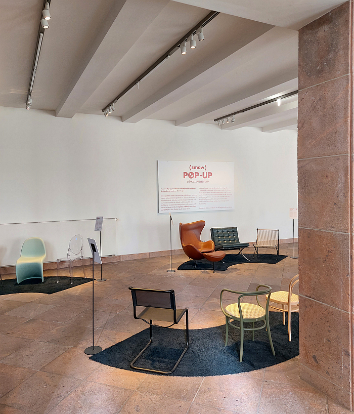 The Grassi Museum staircase with its window by Josef and Anni Albers as backdrop to Stühle zum (Be)Sitzen, a smow Pop-up, Grassi Museum für Angewandte Kunst, Leipzig