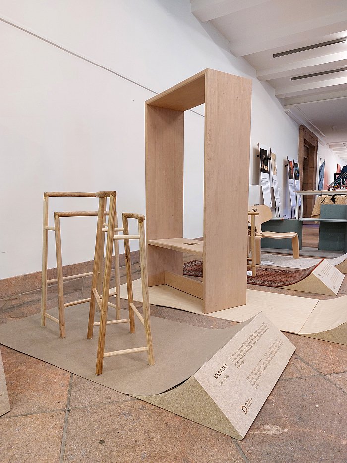 less chair by Jannik Zielke (l) and Frame by Johann Richter (r), part of the Faculty of Angewandte Kunst Schneeberg project Me and My Chair, as seen at Grassimesse 2024