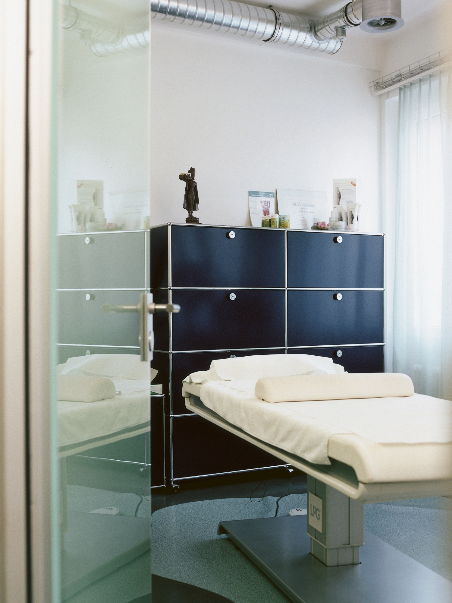 USM Haller Highboard im Behandlungszimmer