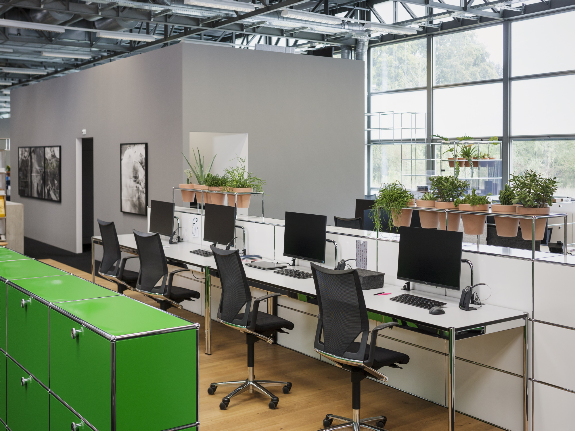 Office with USM and plants