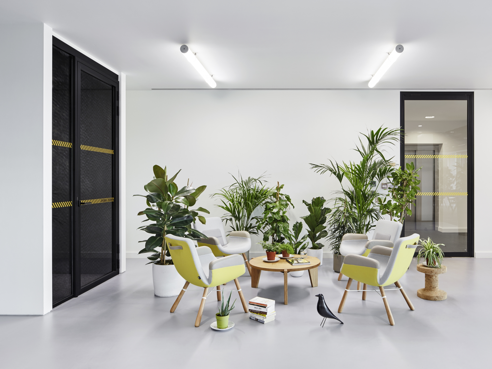 Lounge corner with plants