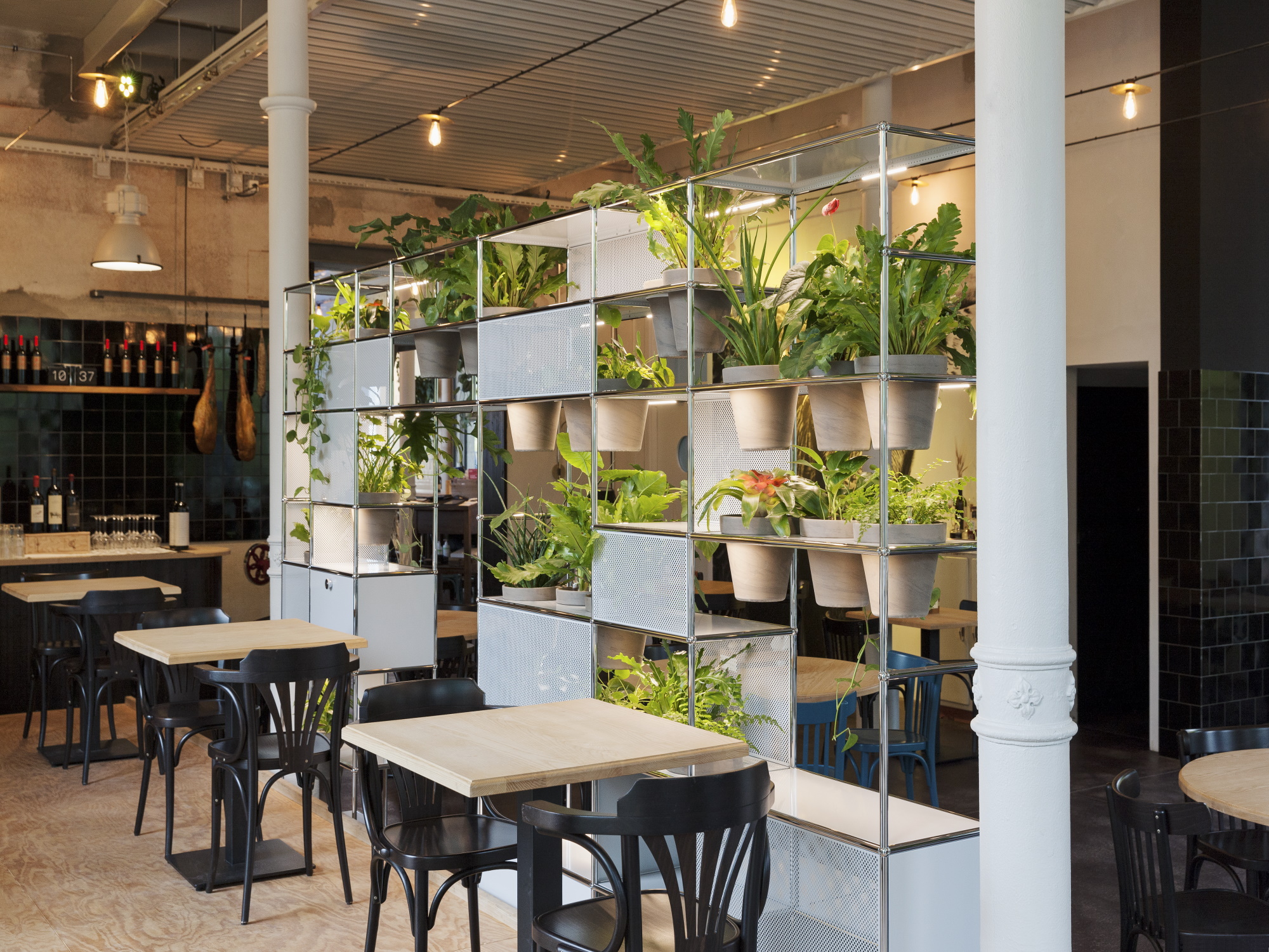 Greened USM as a room divider in the restaurant