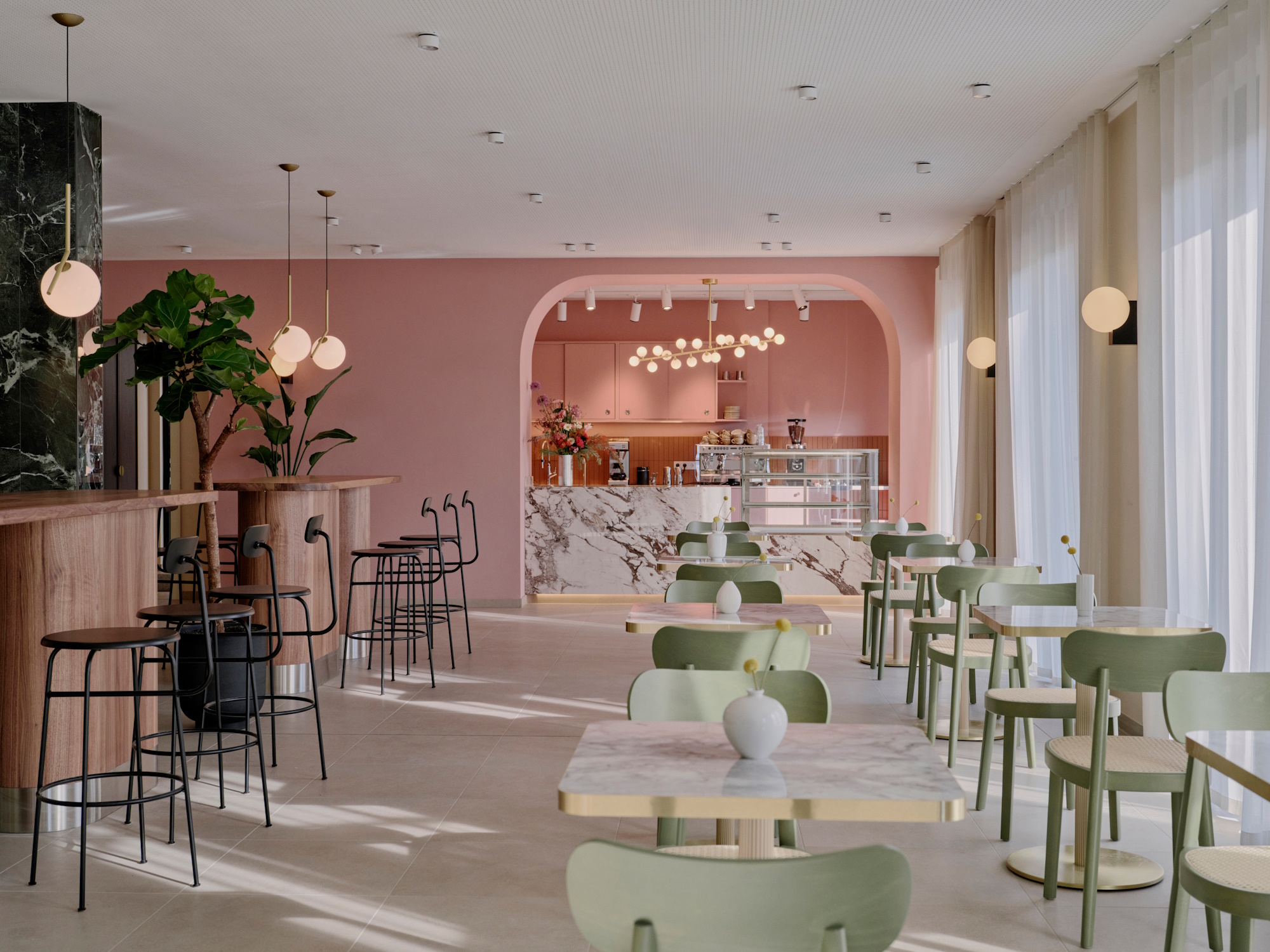 Cafeteria with contemporary Thonet coffee house chairs